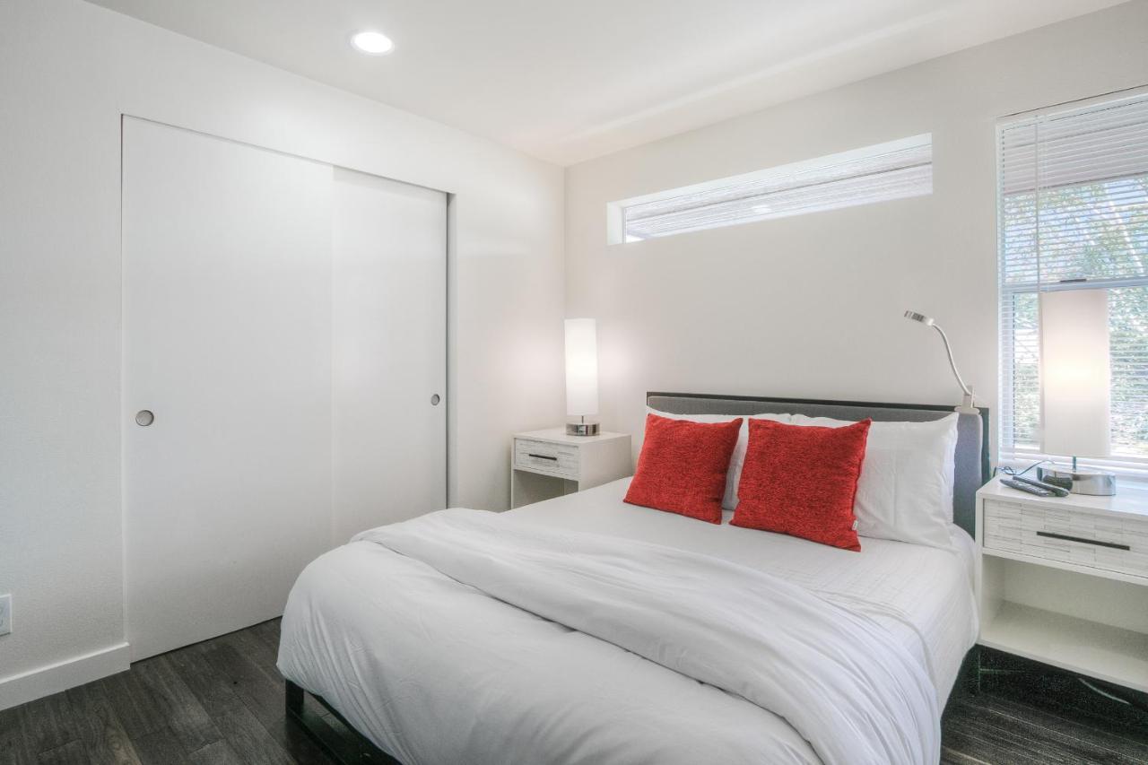 Moon River Suites #4 Норт Бенд Екстериор снимка
